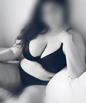 Аппетитная и соблазнительная красотка приглашает к себе. Готова исполнить все твои желания и фантазии. Ты не пожалеешь! Обещаю. 10010, 27 лет